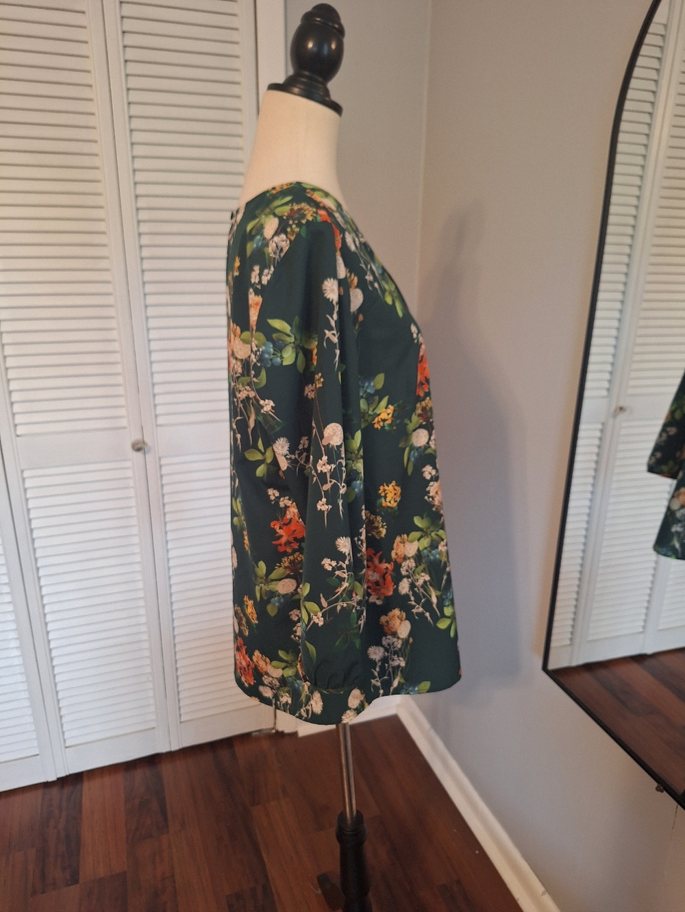 Talbots Forest Green Floral Blouse Sz LG - Picture 4 of 7